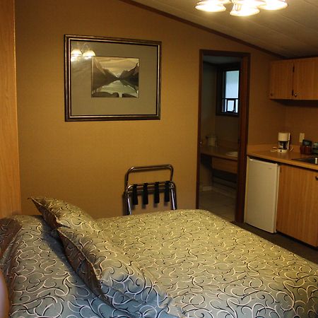 Sunwapta Falls Rocky Mountain Lodge Τζάσπερ Εξωτερικό φωτογραφία