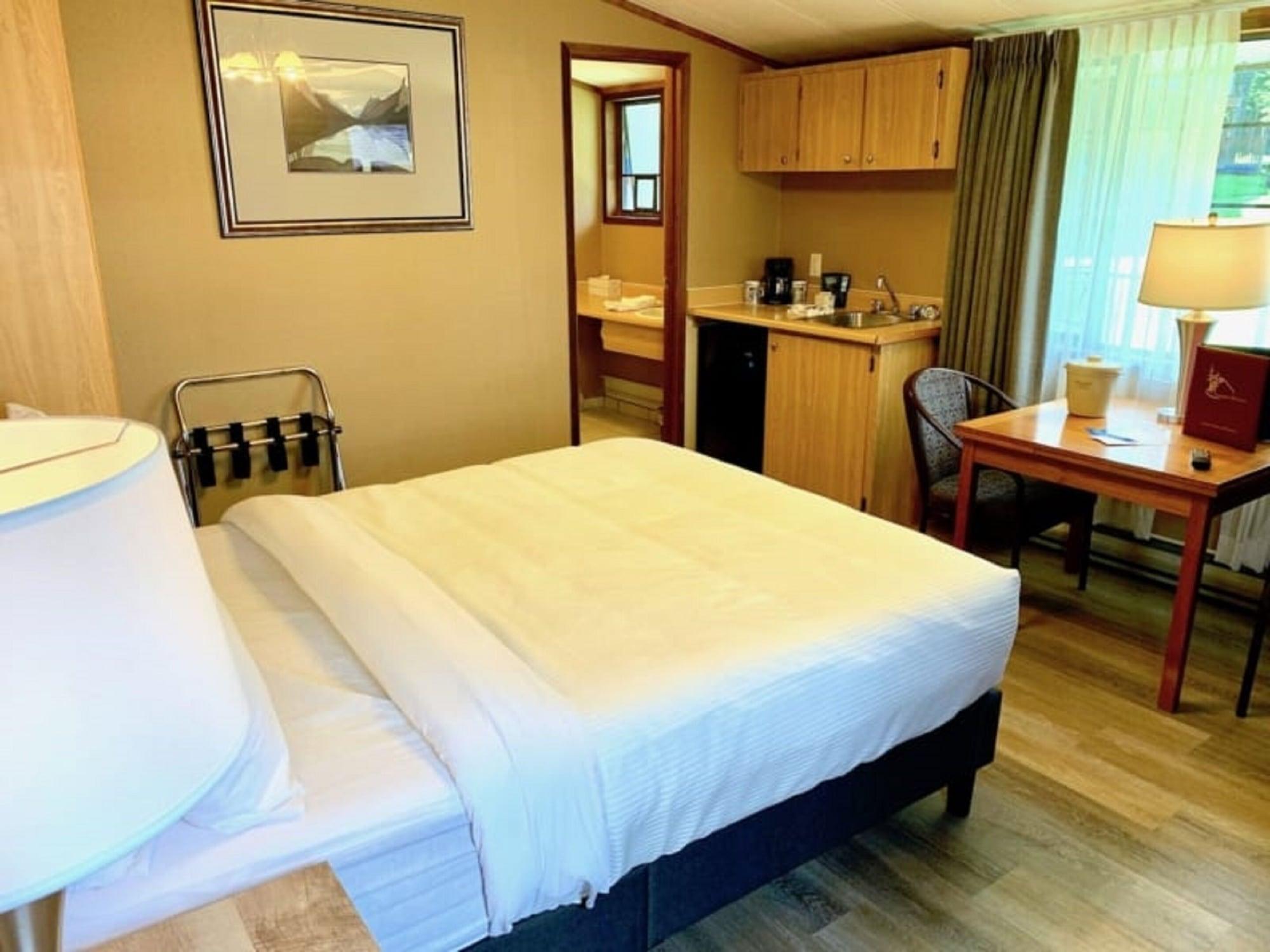 Sunwapta Falls Rocky Mountain Lodge Τζάσπερ Εξωτερικό φωτογραφία