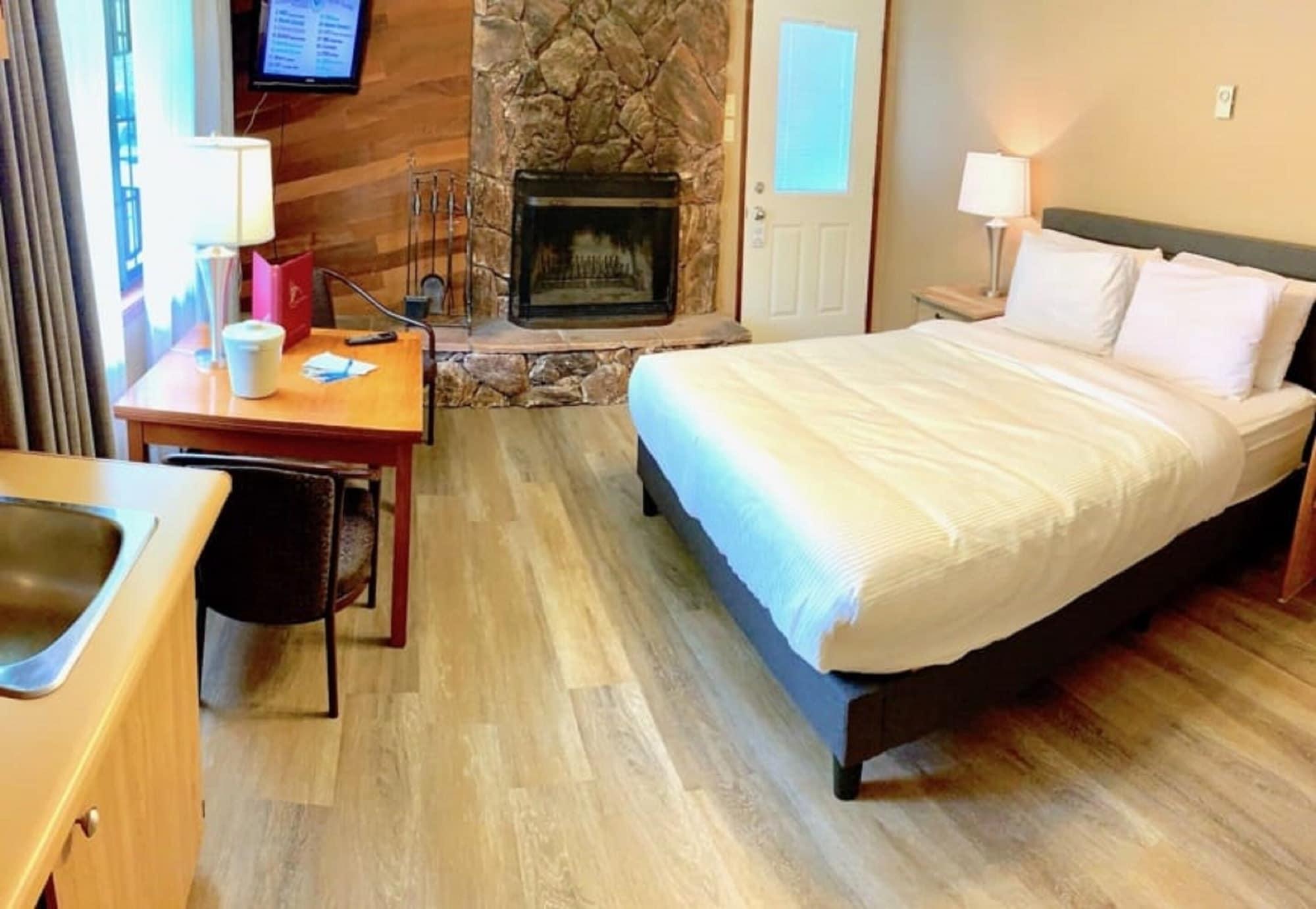 Sunwapta Falls Rocky Mountain Lodge Τζάσπερ Εξωτερικό φωτογραφία