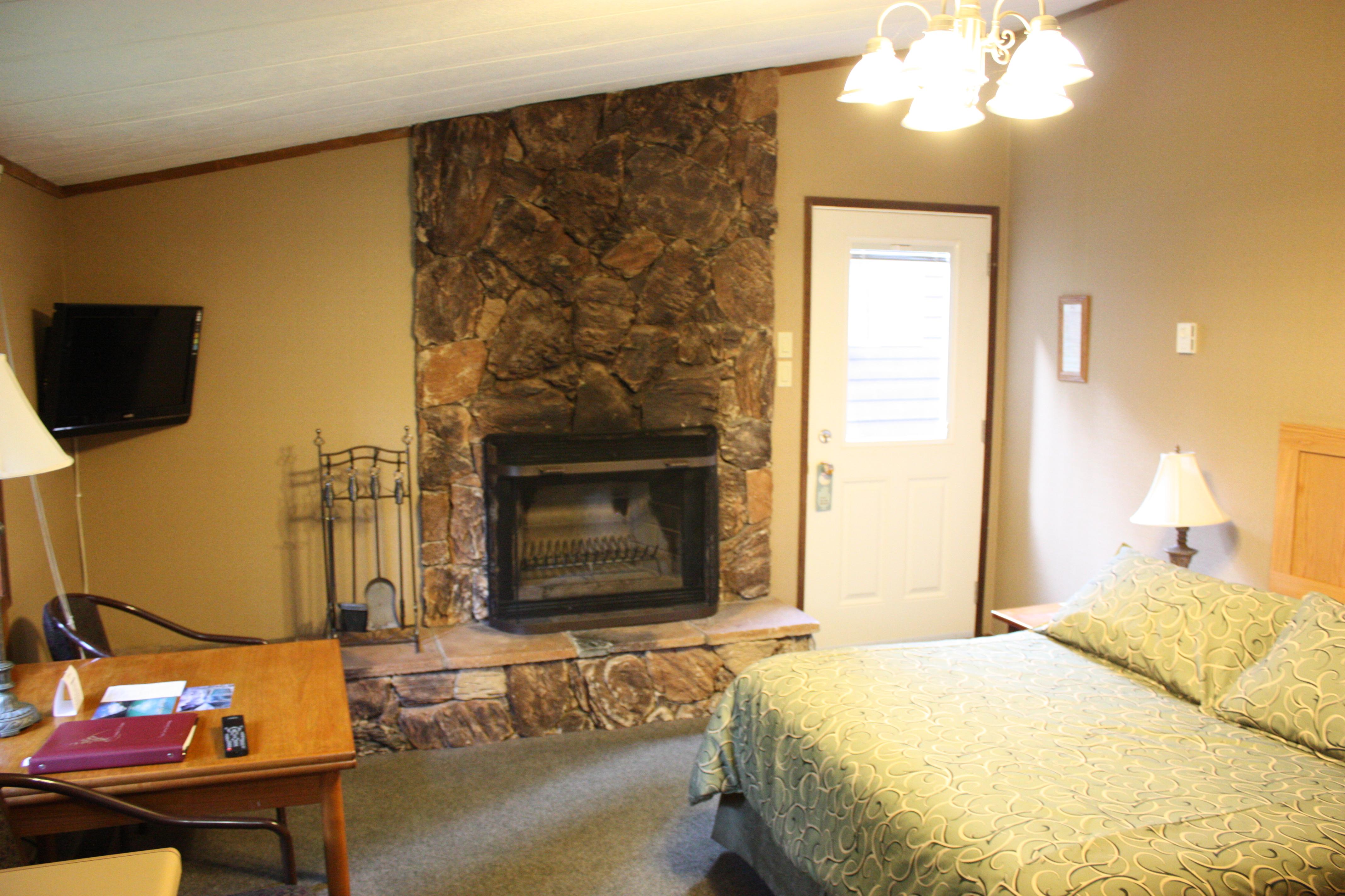 Sunwapta Falls Rocky Mountain Lodge Τζάσπερ Εξωτερικό φωτογραφία