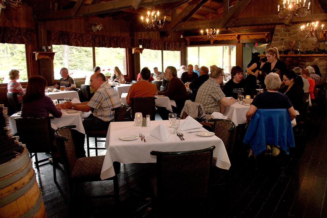 Sunwapta Falls Rocky Mountain Lodge Τζάσπερ Εξωτερικό φωτογραφία