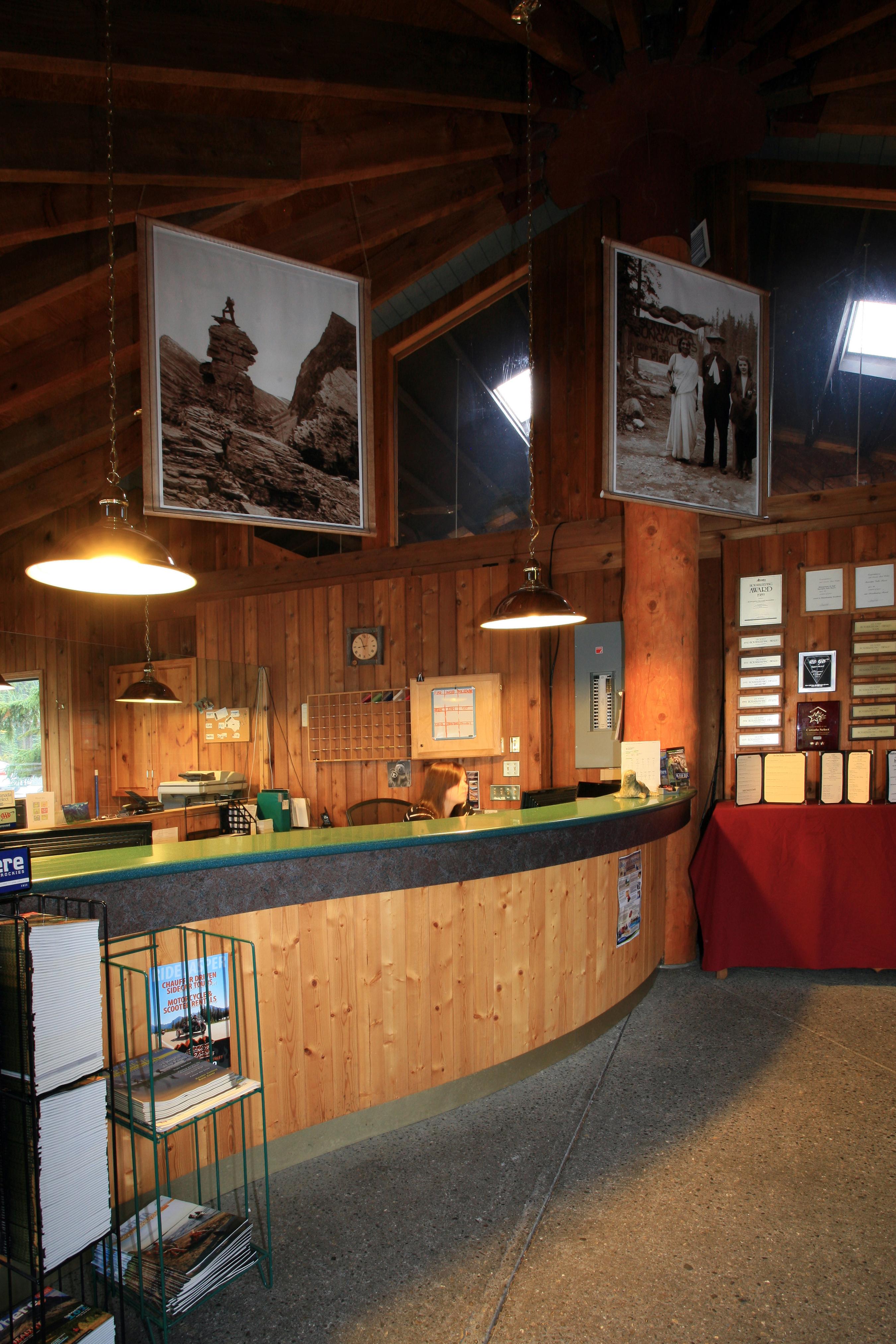 Sunwapta Falls Rocky Mountain Lodge Τζάσπερ Εξωτερικό φωτογραφία