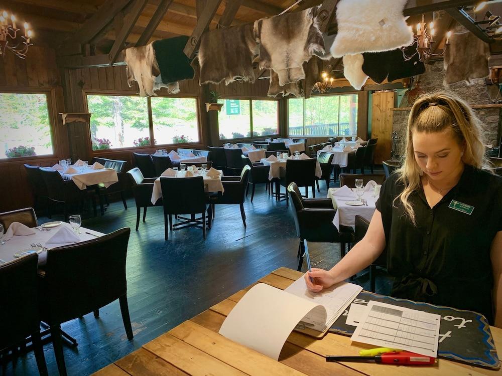 Sunwapta Falls Rocky Mountain Lodge Τζάσπερ Εξωτερικό φωτογραφία